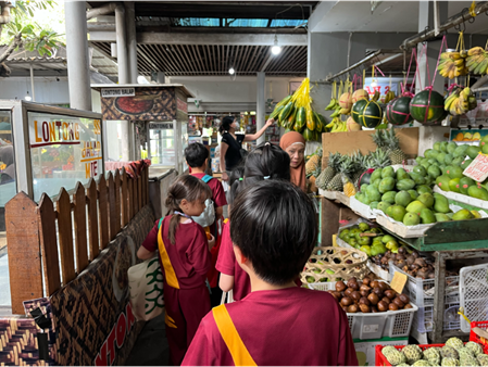 Students Turn the Local Market into a Classroom