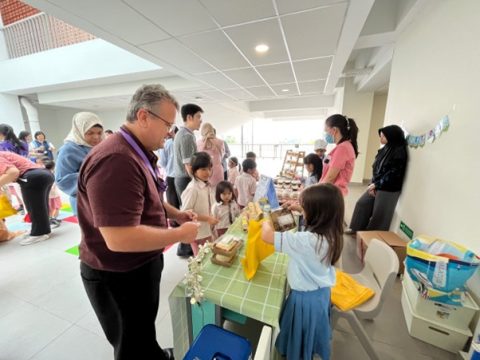 Young Entrepreneurs Take Over the Hall for Mini Bazaar